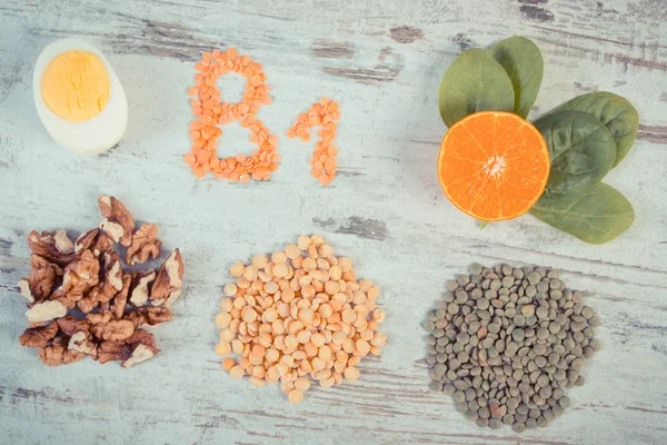 Vintage Fotoğraf, ürün ve malzemeler içeren vitamin B1 ve diyet lifi, sağlıklı beslenme