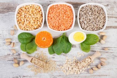 Ürün ve malzemeler içeren vitamin B1 ve diyet lifi, sağlıklı beslenme