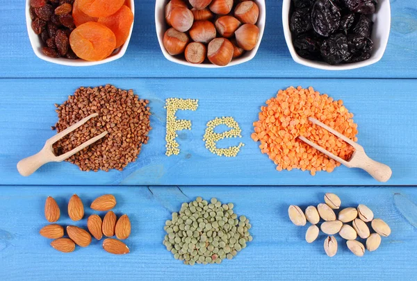 Suroviny a výrobky obsahující ferrum a dietní vlákninu, zdravé potraviny — Stock fotografie