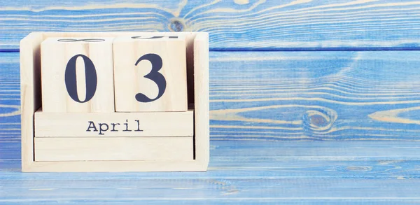 Jahrgangsfoto, 3. April. Datum 3. April auf Holzwürfel-Kalender — Stockfoto