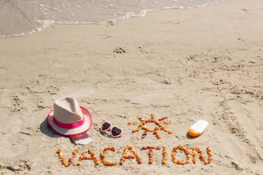 Word tatil, aksesuarlar, güneşlenme ve pasaport ve para birimlerinin dolar, plaj, yaz saati