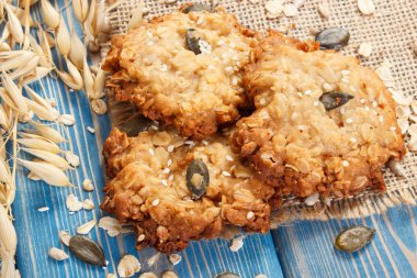 Yulaf ezmeli Kurabiye Pişirme ve yulaf, sağlıklı tatlı kavramı kulakları için malzemeler ile