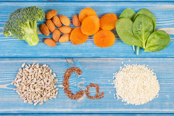 Ingrediënten met calcium en dietary fiber, concept van gezonde voeding — Stockfoto