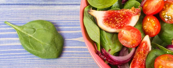 Ensalada de frutas y verduras frescas, estilo de vida saludable y concepto nutricional —  Fotos de Stock