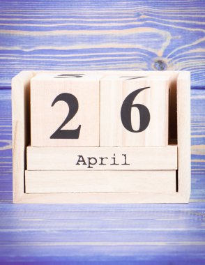 26 Nisan. Tarihi ahşap küp takvim Tarih 26 Nisan