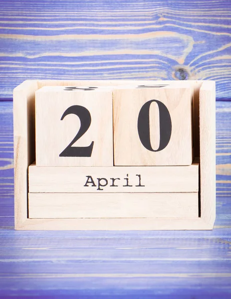 April 20th. Date of 20 April on wooden cube calendar — Stock Photo, Image