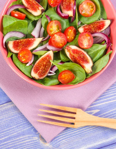 Ensalada de frutas y verduras con tenedor de madera, concepto de estilo de vida saludable y nutrición —  Fotos de Stock