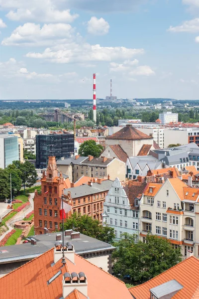 Poznań - 28 czerwca 2016: Widok na stary lub nowoczesne budynki w mieście Poznań — Zdjęcie stockowe