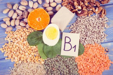 Vintage Fotoğraf, ürün ve malzemeler içeren vitamin B1 ve diyet lifi, sağlıklı beslenme