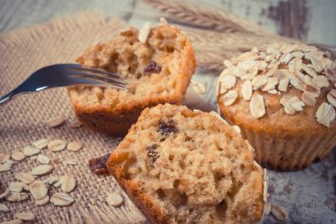Vintage Fotoğraf, kepekli un ve Başak çavdar, yulaf ezmesi ile taze kek lezzetli sağlıklı tatlı