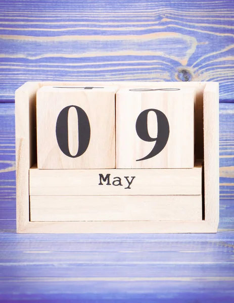 9. Mai. Datum 9. Mai auf Holzwürfelkalender — Stockfoto