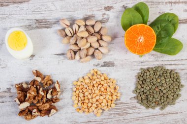 Vitamin B1 ve diyet lifi, sağlıklı beslenme kavramı içeren maddeler