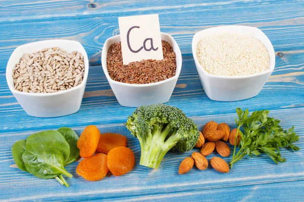 Produits contenant du calcium et des fibres alimentaires, concept d'alimentation saine — Photo