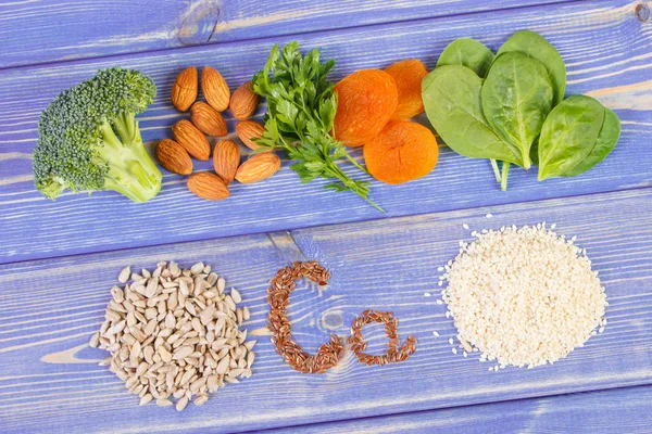 Ingrediënten met calcium en dietary fiber, concept van gezonde voeding — Stockfoto