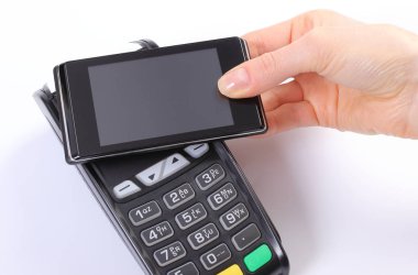 Cep telefonu ile Nfc teknoloji, finans kavramı ile ödeme terminal kullanarak