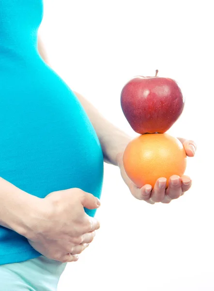 빈티지 사진, 임신한 여 자가 들고 신선한 과일, 임신 중 건강 한 영양 — 스톡 사진