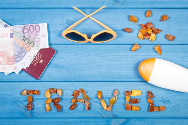 Viaje de palabras con forma de sol, gafas de sol, loción solar, pasaporte con monedas euro — Foto de Stock