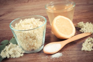 Vintage Fotoğraf, çiçek ve Mürver, suyu içecek gemide hazırlanması için malzemeler