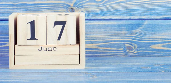 Vintage photo, June 17th. Date of 17 June on wooden cube calendar — Stock Photo, Image