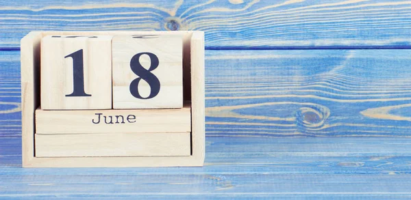 Vintage photo, June 18th. Date of 18 June on wooden cube calendar — Stock Photo, Image