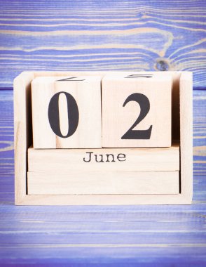 2 Haziran. 2 Haziran'da ahşap küp takvim tarihi
