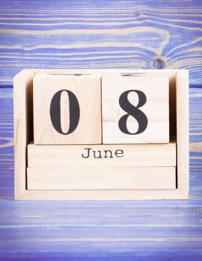 8 Haziran. Ahşap küp takvim üzerinde 8 Haziran tarihi