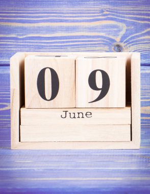 9 Haziran'da. 9 Haziran'da ahşap küp takvim tarihi