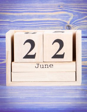 22 Haziran. Tarihi ahşap küp takvim üzerinde 22 Haziran