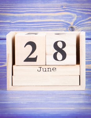 28 Haziran'da. Ahşap küp takvim üzerinde 28 Haziran tarihi