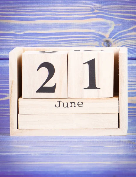 June 21th. Date of 21 June on wooden cube calendar — Stock Photo, Image