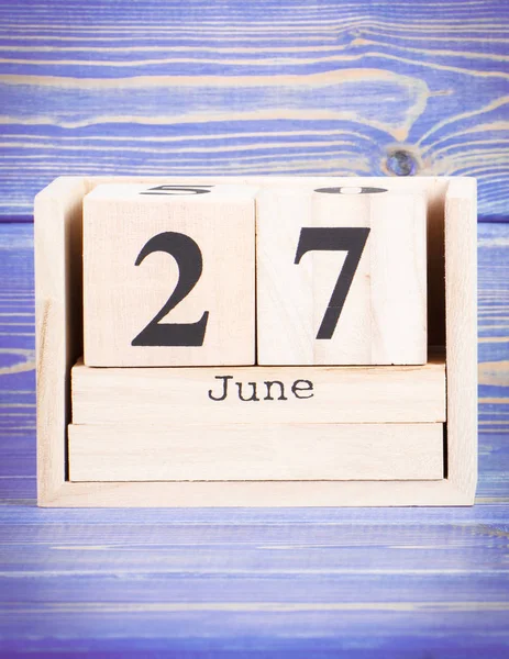 June 27th. Date of 27 June on wooden cube calendar — Stock Photo, Image