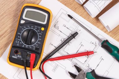 Elektrik çizimler, multimetre ölçüm elektrik tesisatı ve aksesuarlar kullanılmak üzere mühendis işleri için