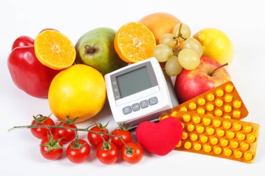 Tansiyon Aleti, meyve sebze ve tıbbi hapları, sağlıklı yaşam tarzı