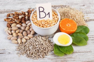 Vitamin B1 ve diyet lifi, sağlıklı beslenme kavramı içeren gıda