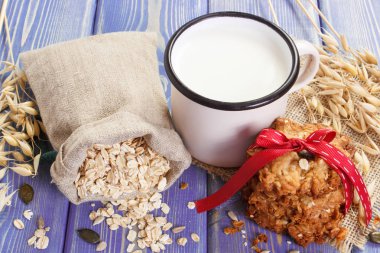 Yulaflı kurabiyeler, pişirme ve yulaf, sağlıklı tatlı kavramı kulakları için malzemeler