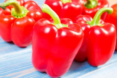 Kırmızı biber mavi panoları, sağlıklı beslenme