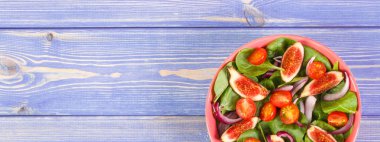 Taze hazırlanmış meyve ve sebze salatası, sağlıklı beslenme, kopya alanı metin panoları için