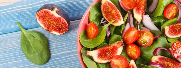 Salada de frutas e vegetais preparada na hora, estilo de vida saudável e nutrição — Fotografia de Stock