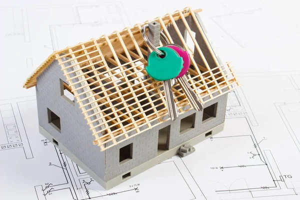 Ηλεκτρολογικά σχέδια, διαγράμματα και κατοικία υπό κατασκευή με σπίτι κλειδιά, κτίριο home concept — Φωτογραφία Αρχείου