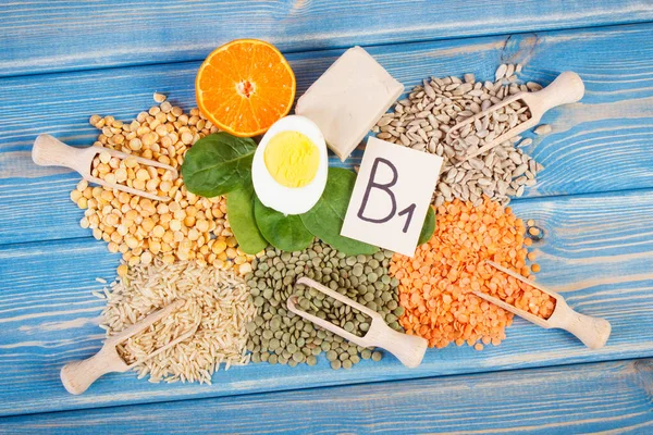 Produtos ou ingredientes que contenham vitamina B1 e minerais naturais, nutrição saudável — Fotografia de Stock