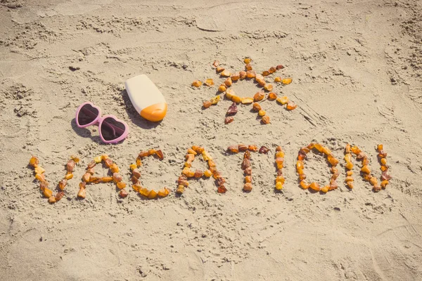 Vintage photo, Word vacation with shape of sun, accessories for sunbathing at beach — Stock Photo, Image