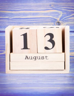 13 Ağustos. Tarihi ahşap küp takvim üzerinde 13 Ağustos