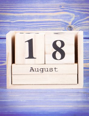 18 Ağustos. Tarihi ahşap küp takvim üzerinde 18 Ağustos