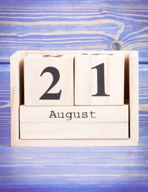 21 Ağustos. 21 Ağustos'ta tahta küp takvim tarihi