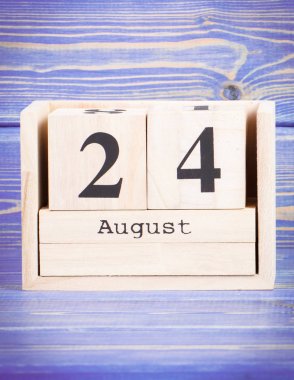 24 Ağustos. Tarihi ahşap küp takvim üzerinde 24 Ağustos