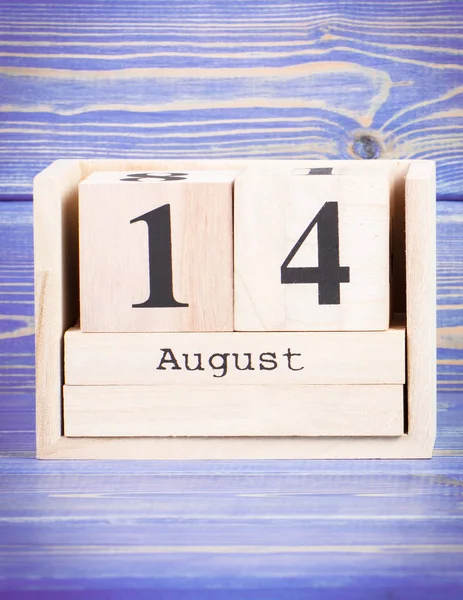 14 Ağustos. Tarihi ahşap küp takvim üzerinde 14 Ağustos