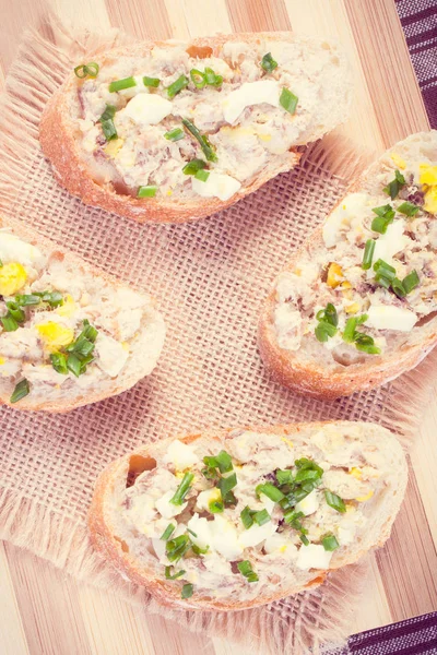 Vintage Fotoğraf, gevrek baget veya uskumru veya ton balığı yapıştır ile sandviç