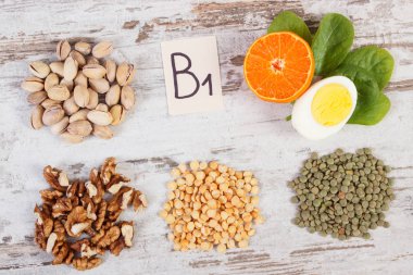 Ürünler, B1 vitamini, doğal mineral ve lif, sağlıklı beslenme kavramı içeren maddeler