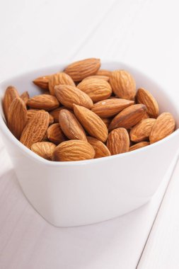 Çinko ve diyet lif içeren badem