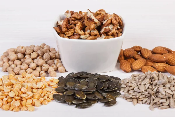 Productos o ingredientes que contienen zinc, minerales y fibra dietética, concepto de nutrición saludable — Foto de Stock